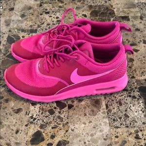 hot pink shoes nike